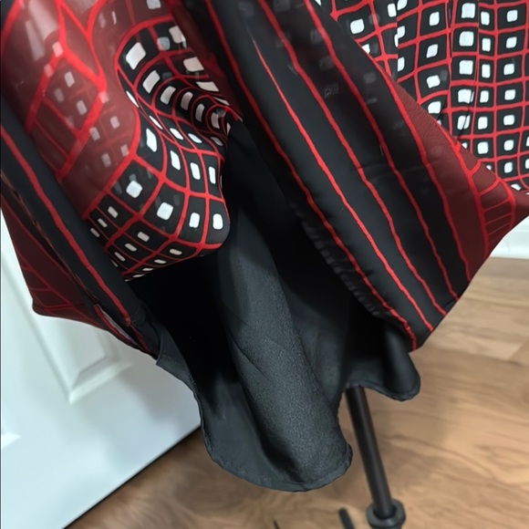 Chic Red and Black Geometric Dress - Picture 6 of 9